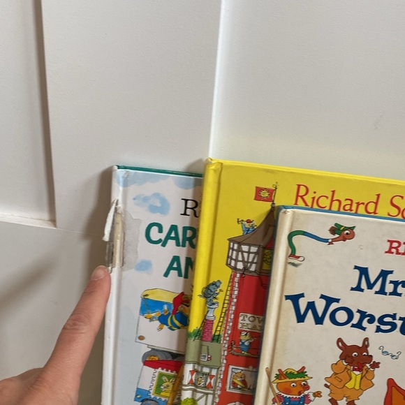 3 x Richard Scarry Hardcovers - Picture 3 of 10